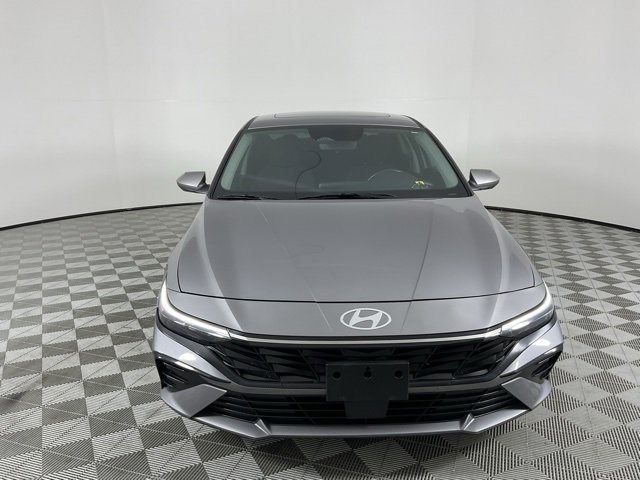 Used 2025 Hyundai Elantra SEL image 2
