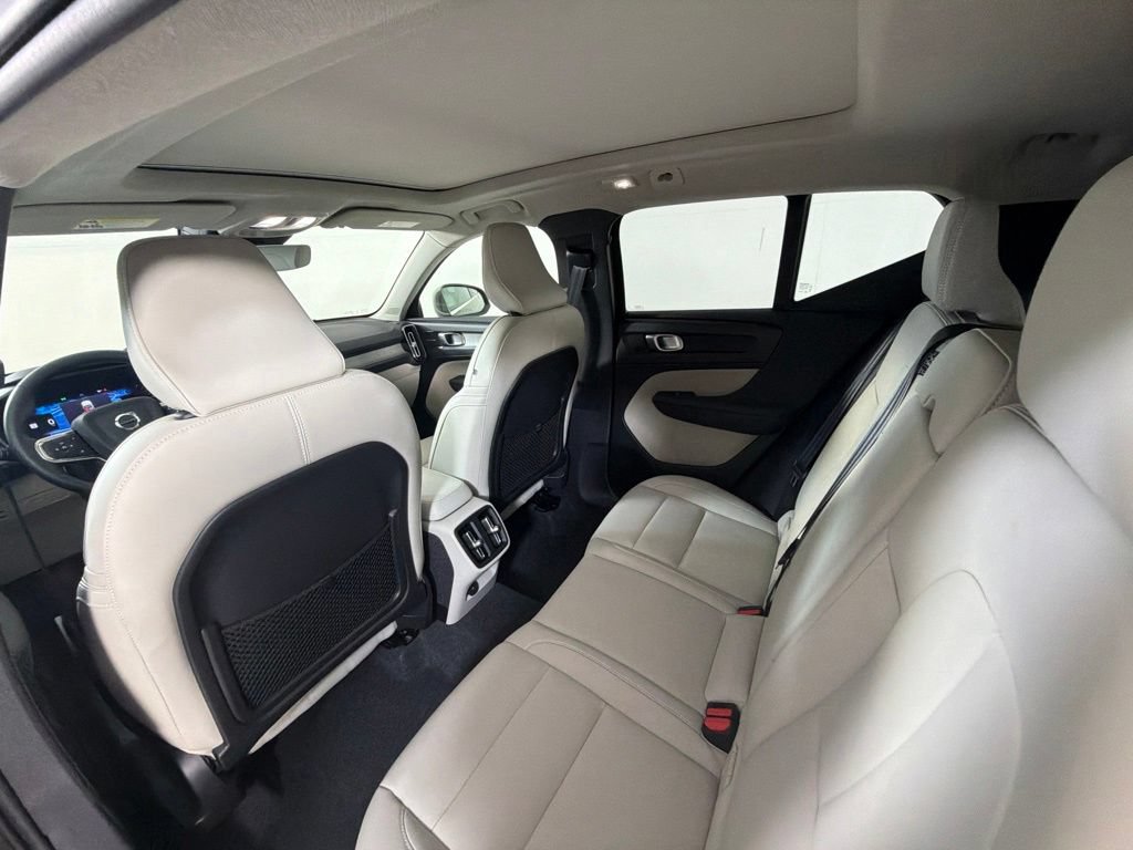 Used 2024 Volvo XC40 B5 Plus AWD/4WD image 25