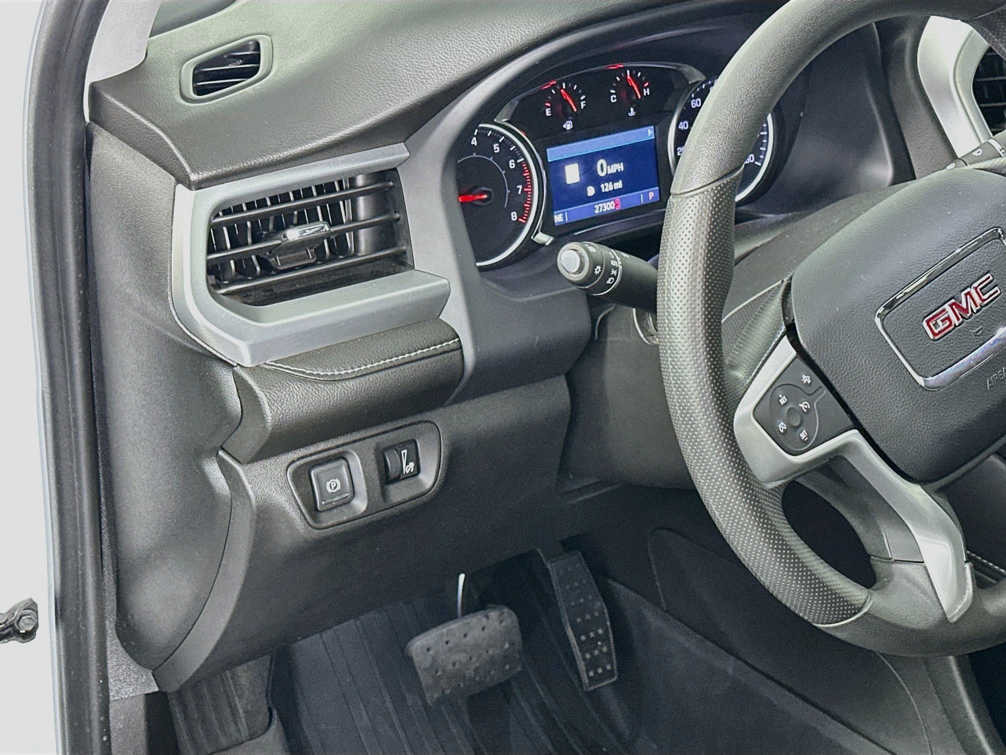 Used 2023 GMC Acadia SLE w/ Driver Convenience Package FWD image 17