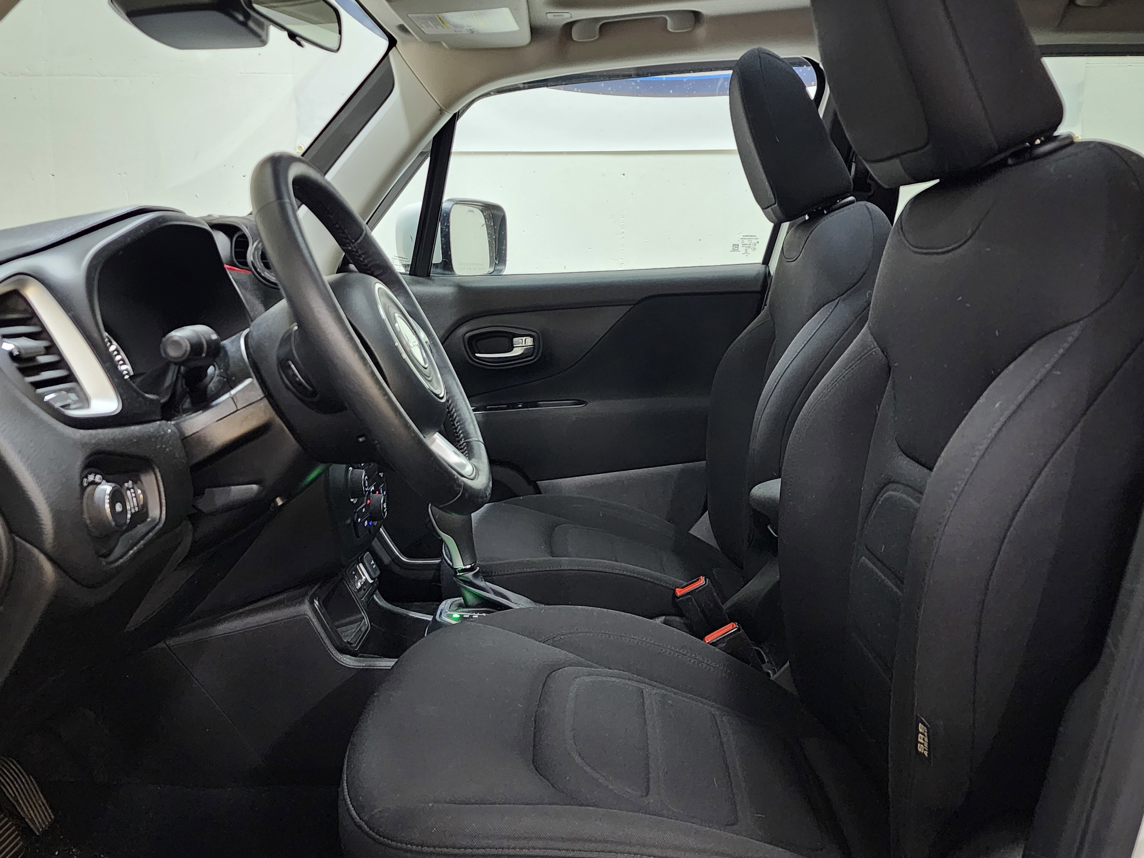 Used 2020 Jeep Renegade Latitude w/ UConnect 8.4 Nav Group FWD image 14