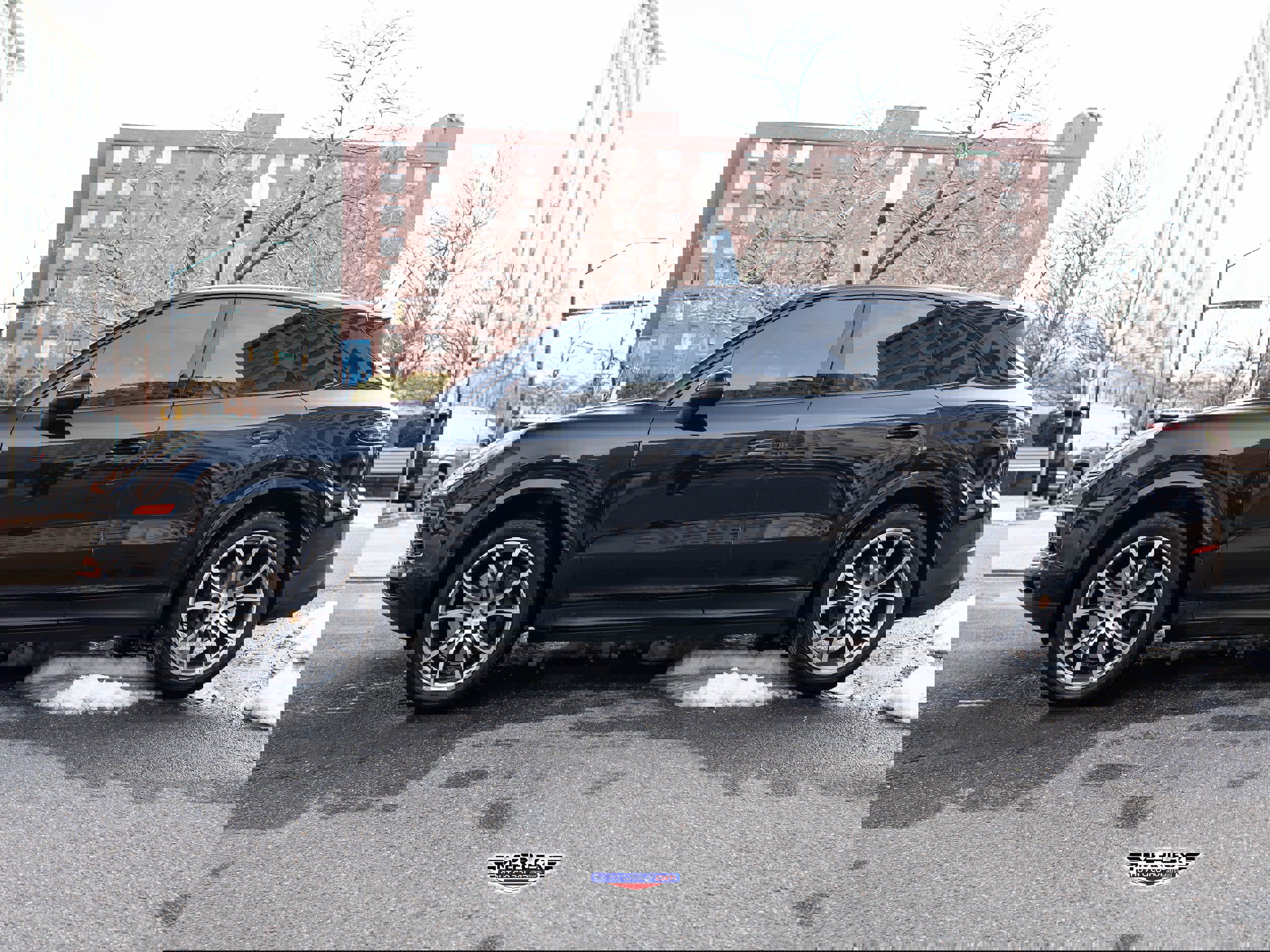 Used 2022 Porsche Cayenne Platinum Edition image 4