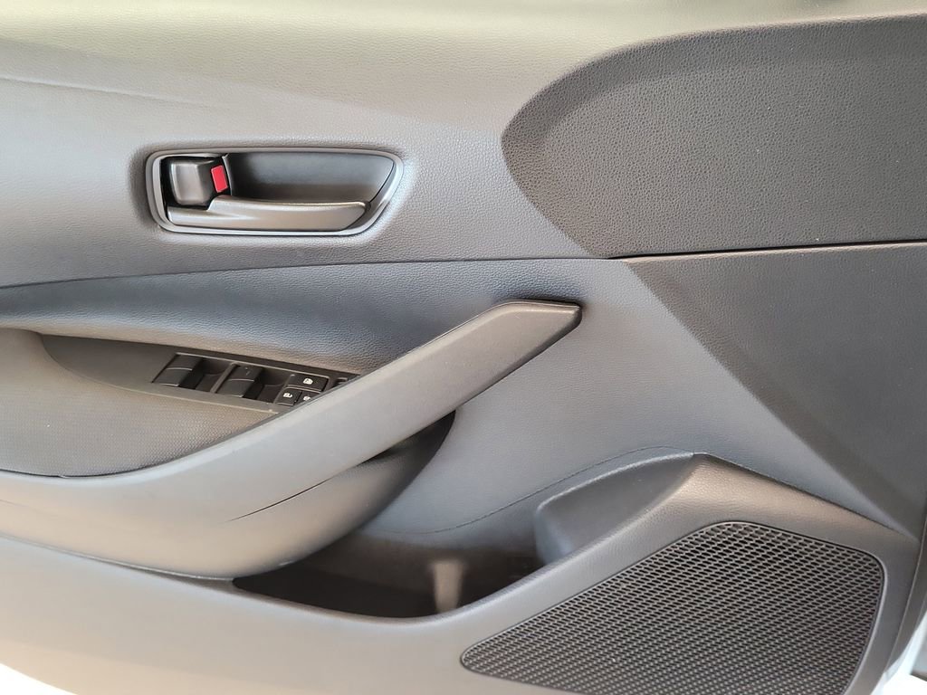 Used 2025 Toyota Corolla LE image 17