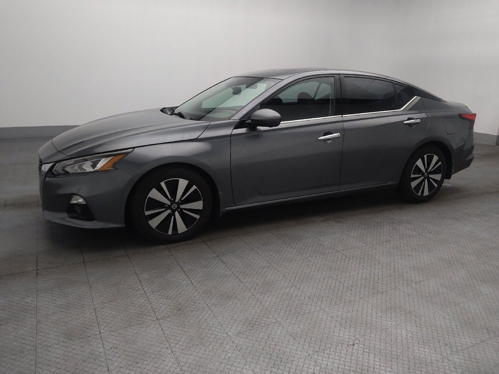 Used 2020 Nissan Altima 2.0 Platinum FWD image 2