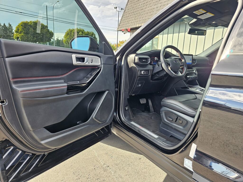 Used 2023 Ford Explorer ST-Line w/ Class IV Trailer Tow Package image 24