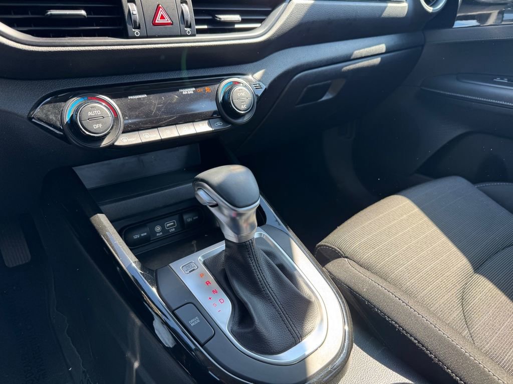 Certified 2019 Kia Forte S image 18