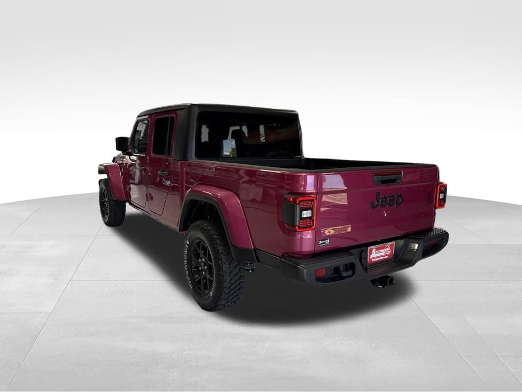 Used 2024 Jeep Gladiator Sport AWD/4WD image 3