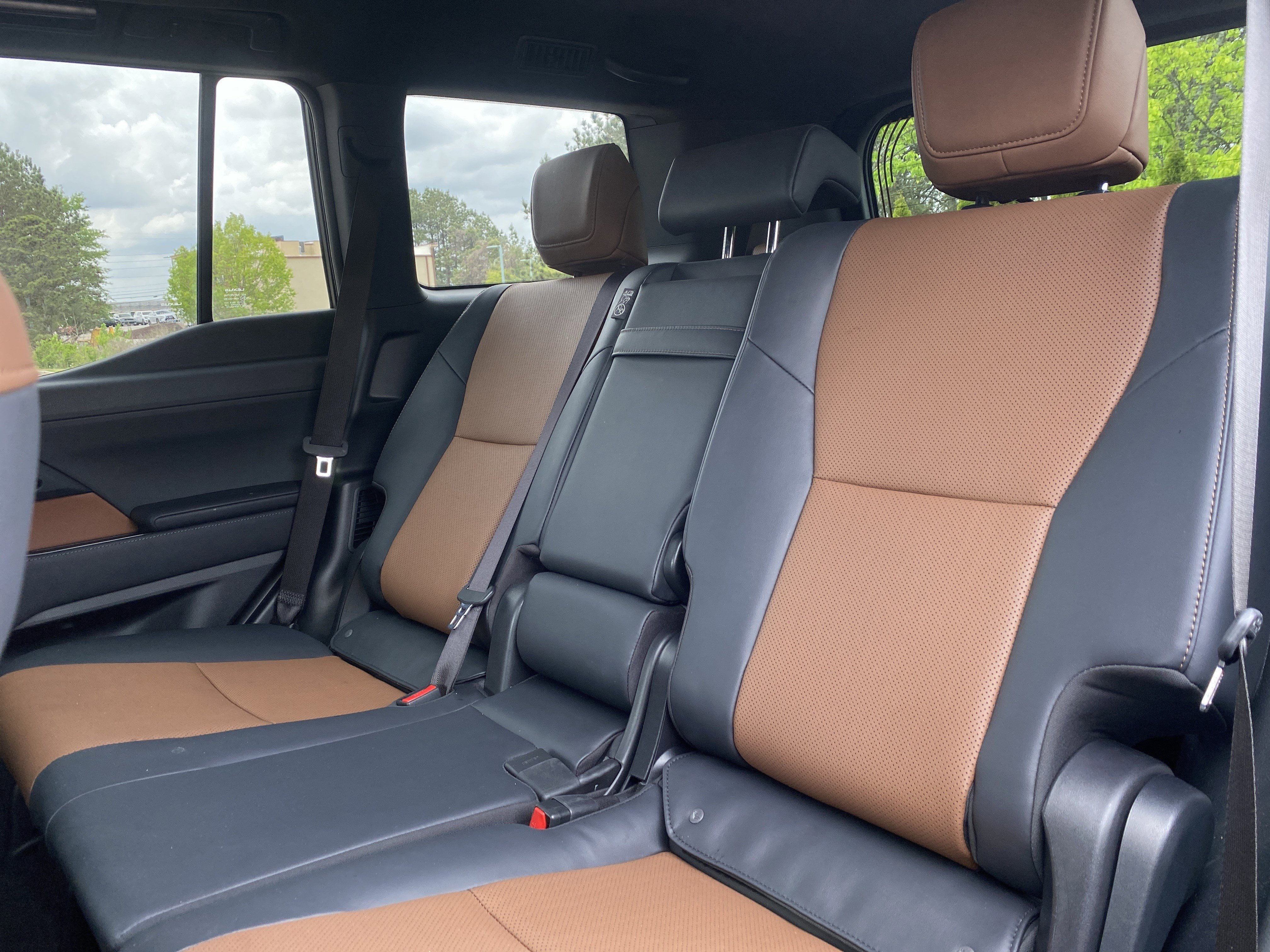 Used 2025 Lexus GX 550 w/ Accessory Package (2T) image 8