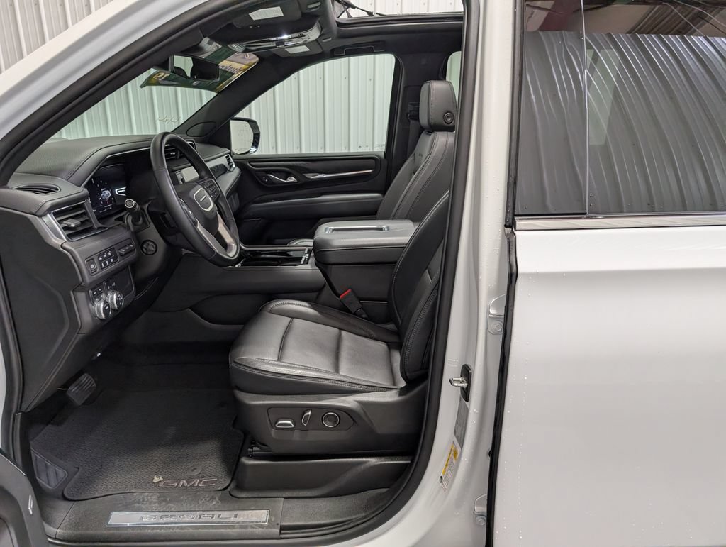Used 2024 GMC Yukon XL Denali AWD/4WD image 17