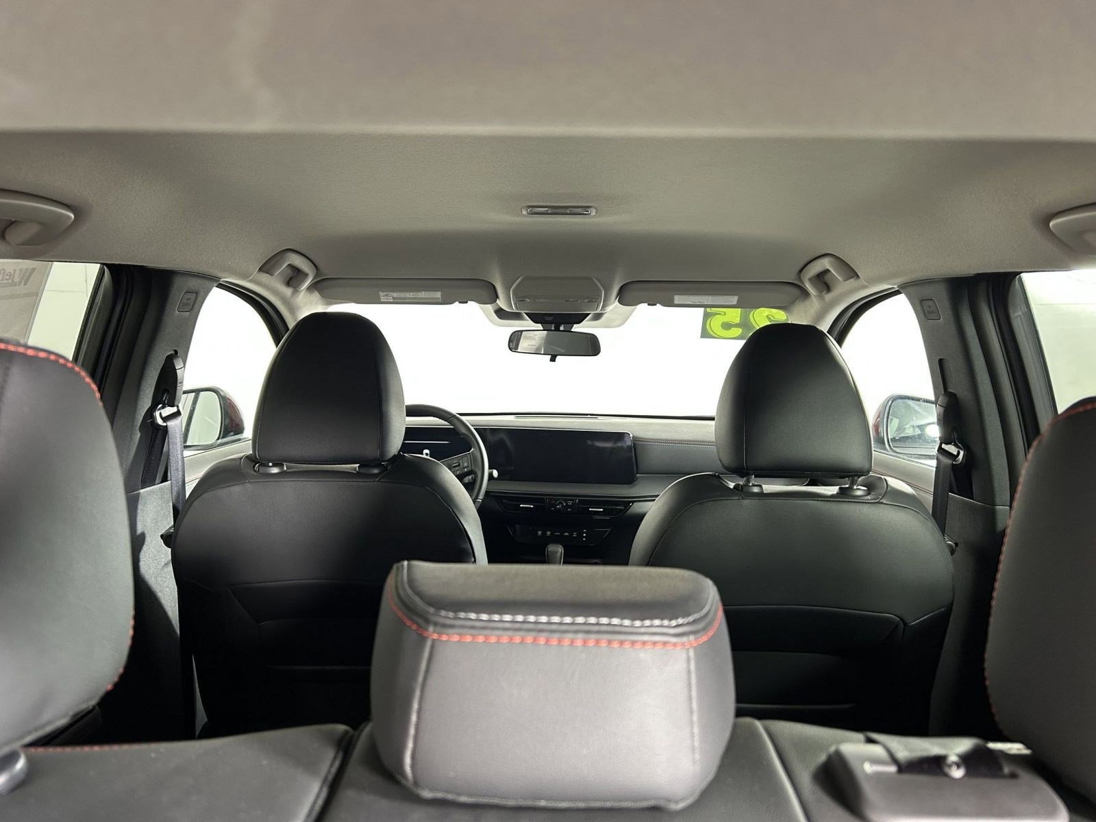 Used 2025 Nissan Kicks SR image 10