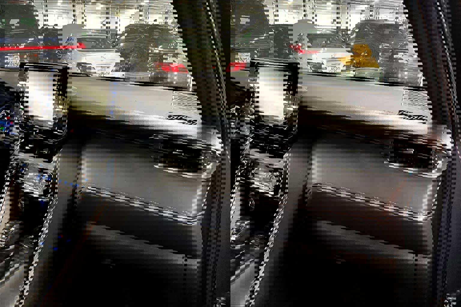 Used 2021 Toyota Venza XLE image 18