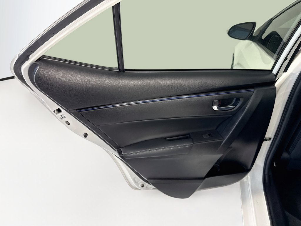 Used 2018 Toyota Corolla SE w/ Carpet Mat Package (TMS) FWD image 26