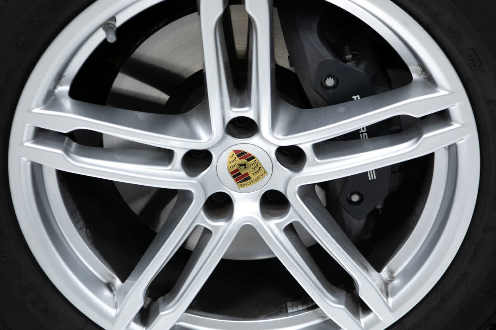 Certified 2026 Porsche Macan AWD/4WD image 11