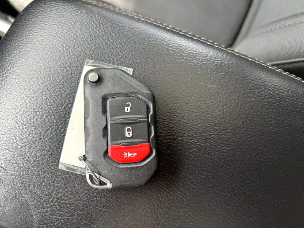 Used 2019 Jeep Wrangler Unlimited Sahara AWD/4WD image 24