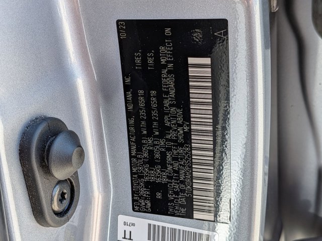 Used 2023 Toyota Highlander LE image 26