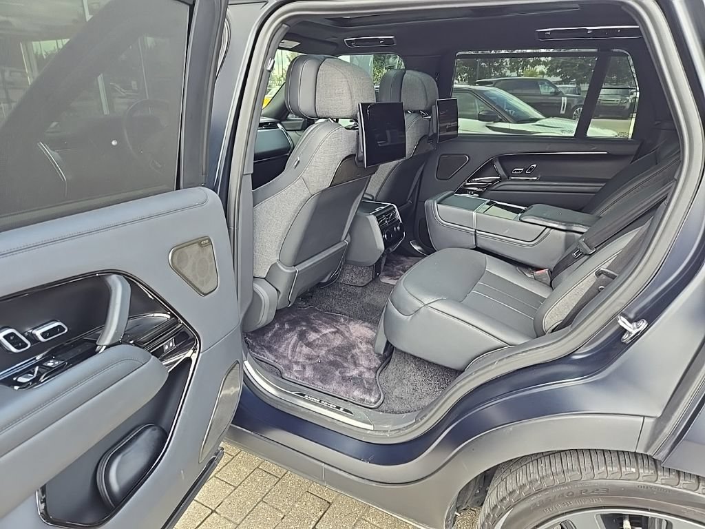 Certified 2023 Land Rover Range Rover SV AWD/4WD image 17