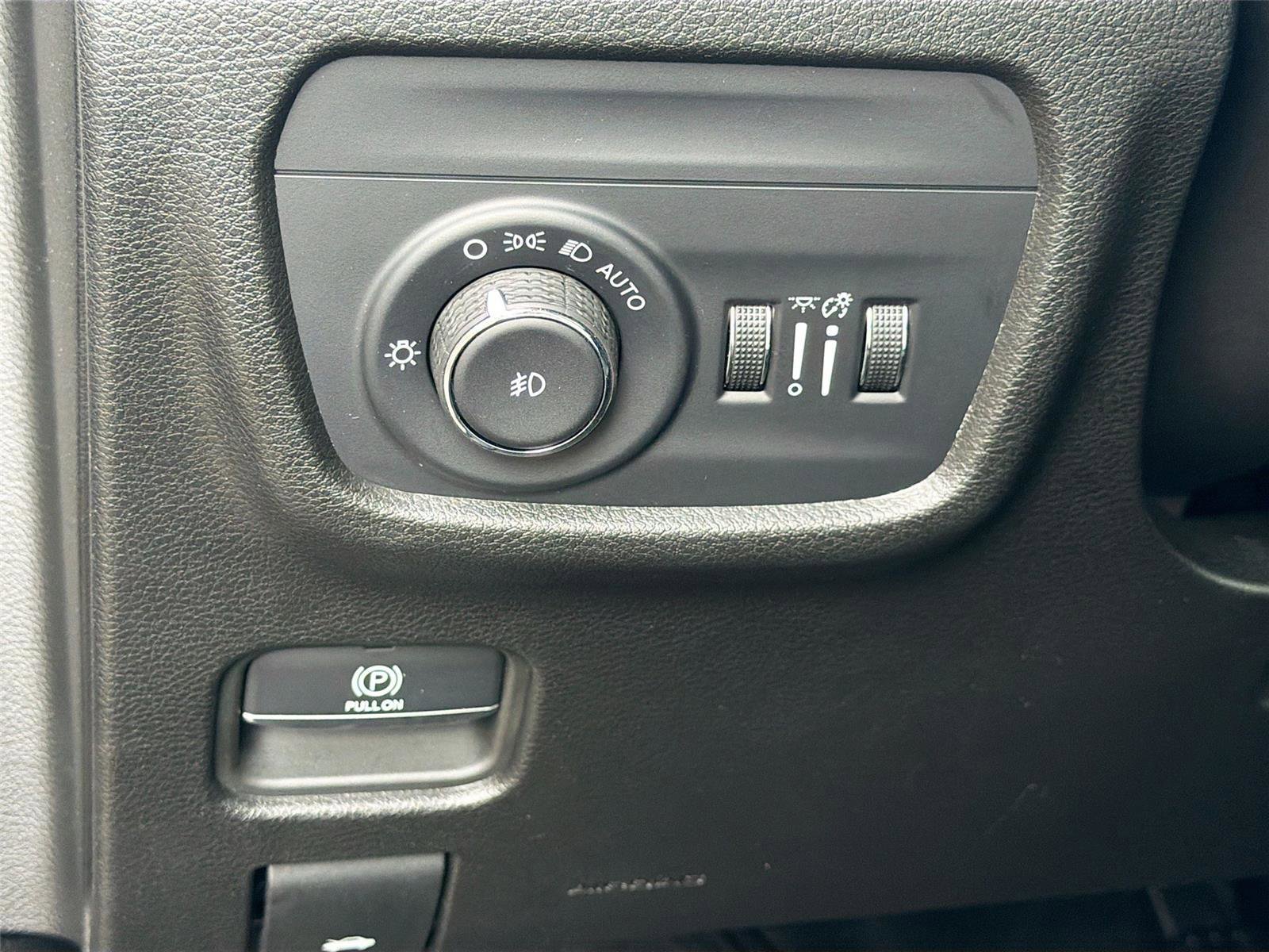 Used 2023 Jeep Grand Cherokee Limited image 10