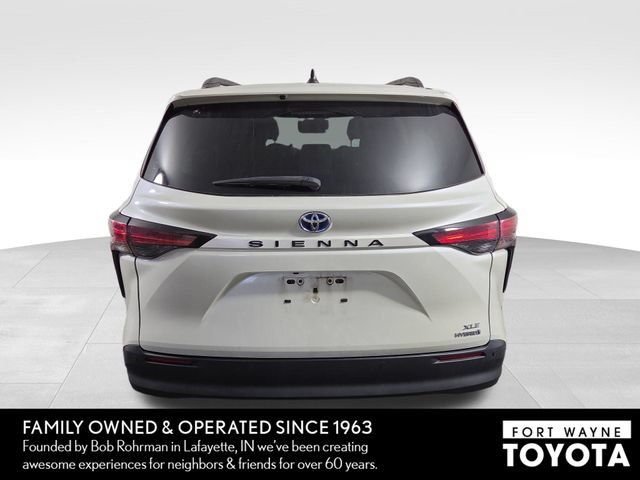 Used 2021 Toyota Sienna XLE w/ XLE Plus Package FWD image 8