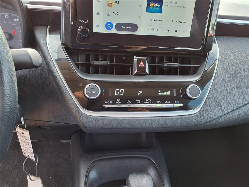 Used 2023 Toyota Corolla LE image 26