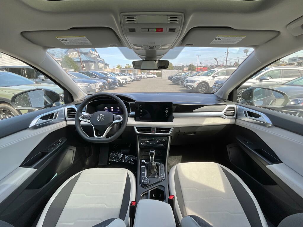 New 2025 Volkswagen Taos SE image 14