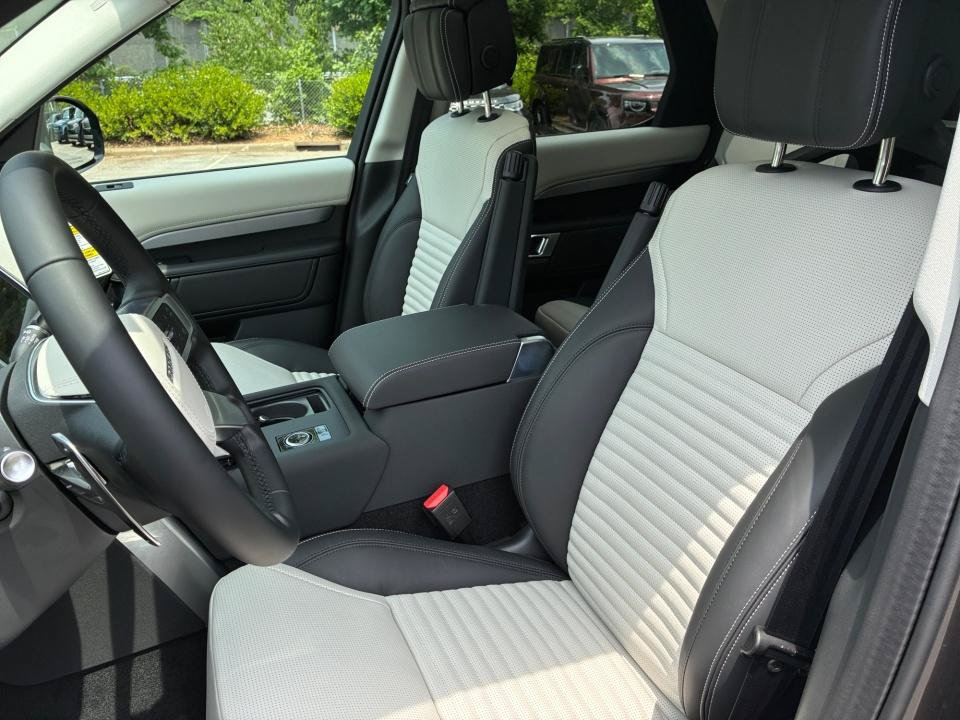 New 2026 Land Rover Discovery Limited Edition AWD/4WD image 30