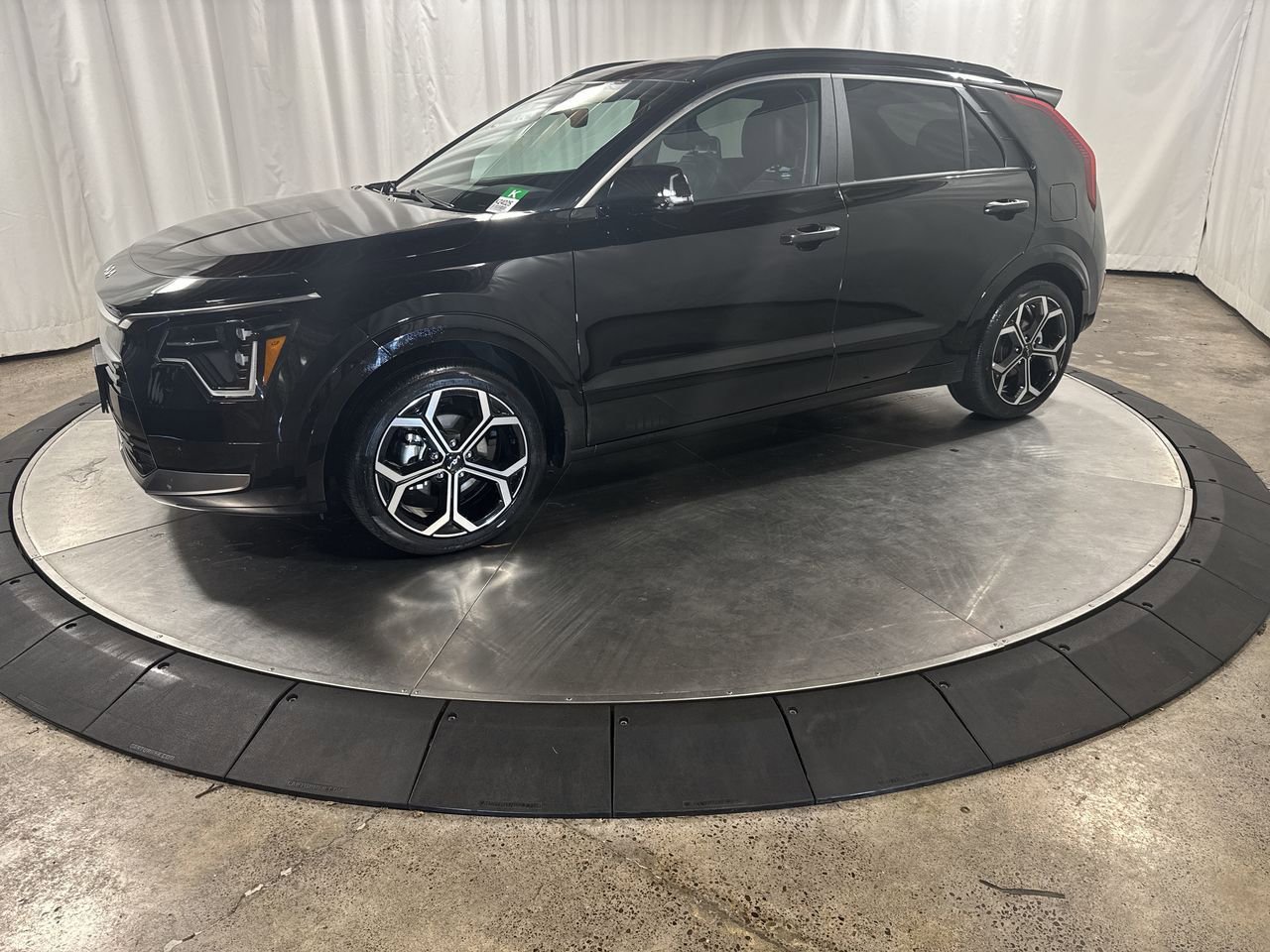 Certified 2025 Kia Niro SX Touring image 1