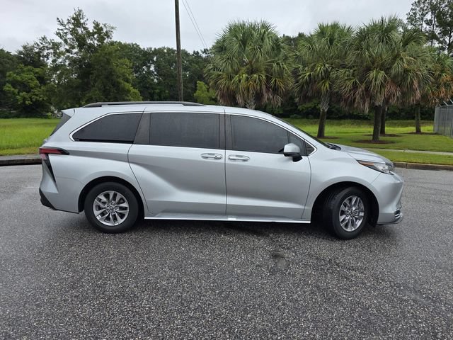 Used 2022 Toyota Sienna XLE FWD image 38
