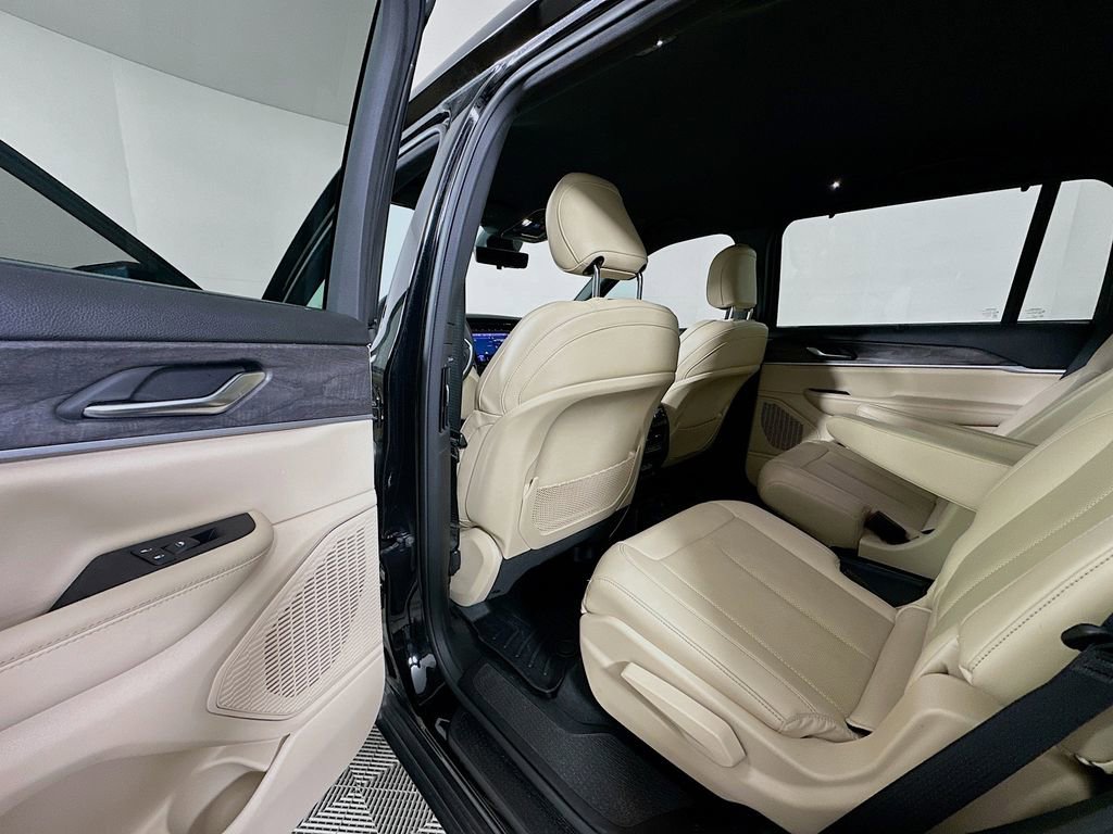 Used 2023 Jeep Grand Cherokee L Limited w/ Luxury Tech Group II image 17