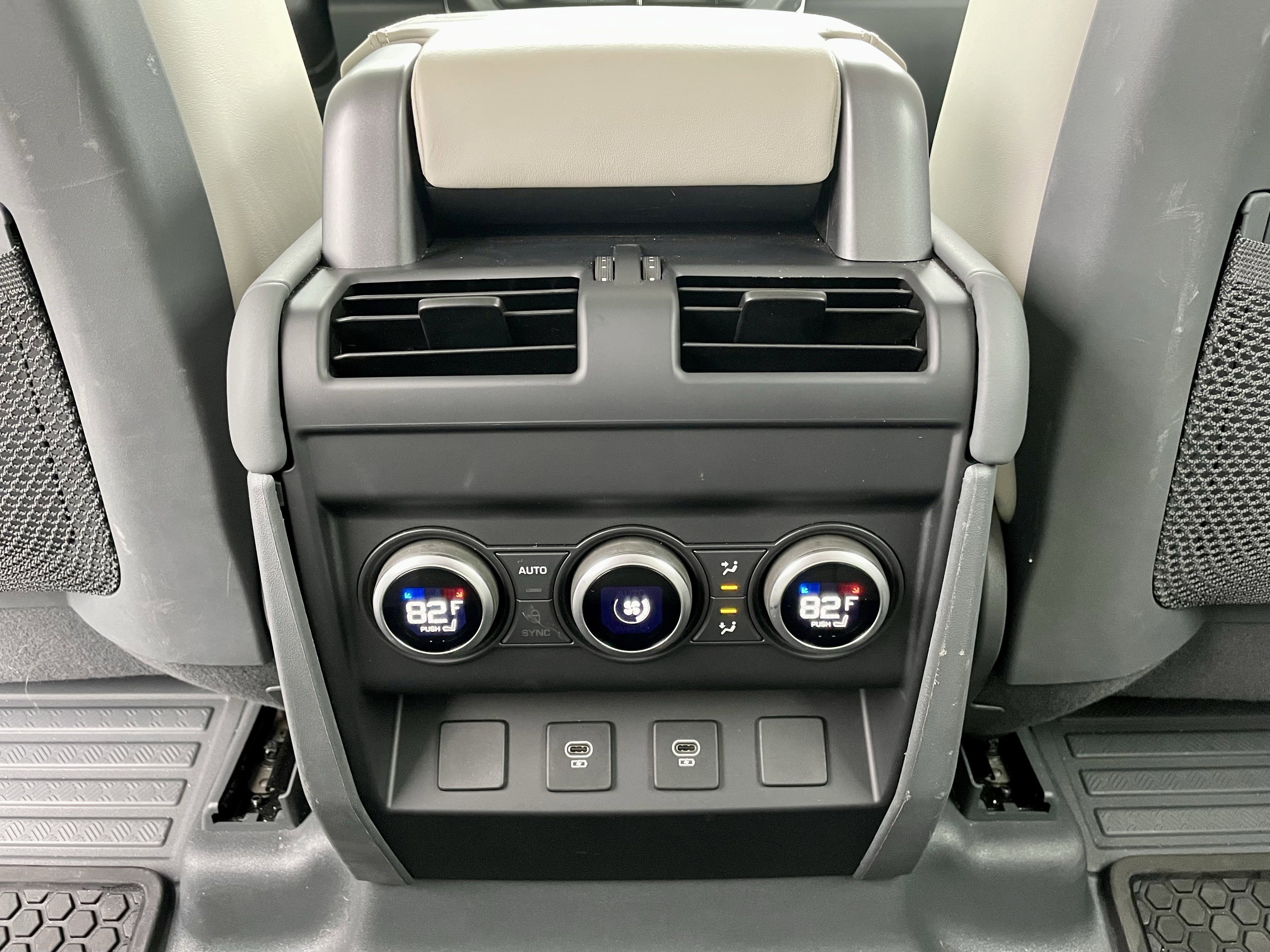 Certified 2024 Land Rover Defender 110 SE image 26