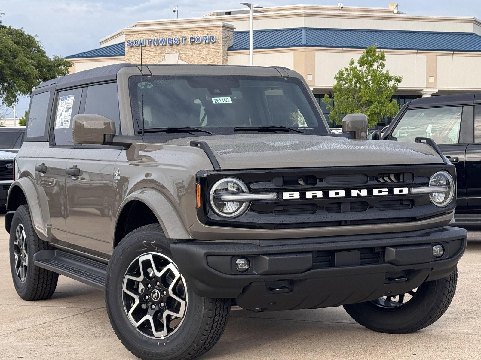 New 2026 Ford Bronco Outer Banks image 2