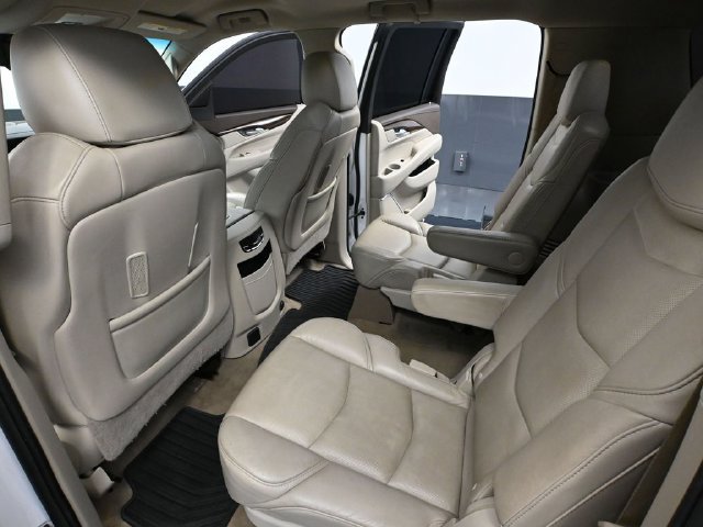 Used 2017 Cadillac Escalade ESV 4WD image 31