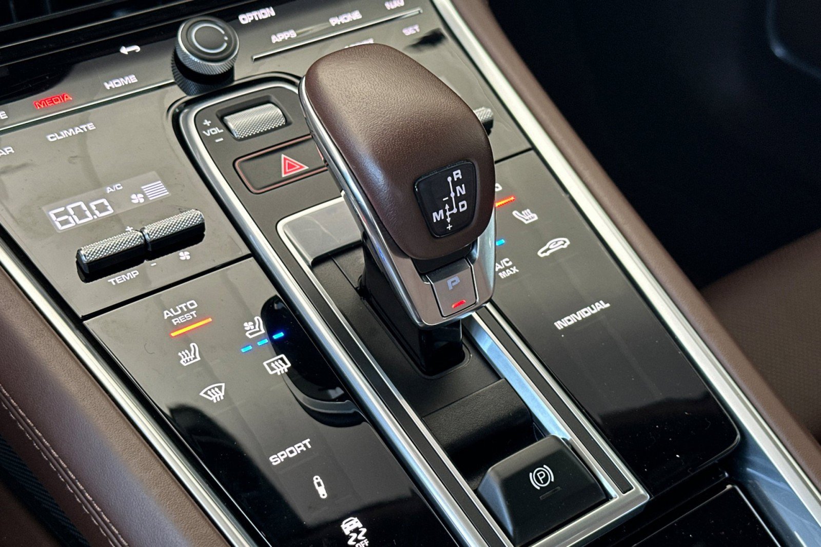 Certified 2023 Porsche Panamera Platinum Edition image 22