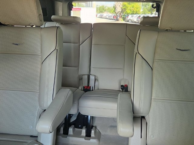 Used 2023 Cadillac Escalade Premium Luxury AWD/4WD image 8