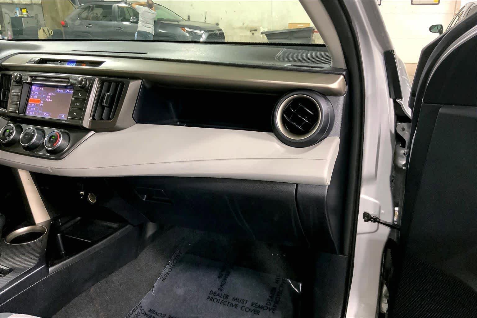 Used 2013 Toyota RAV4 LE AWD/4WD image 19
