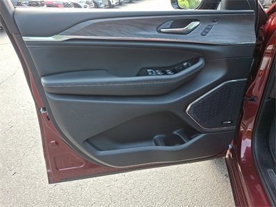 Used 2024 Jeep Grand Cherokee Overland w/ Luxury Tech Group IV image 10