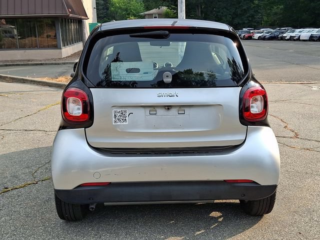 Used 2016 smart fortwo passion RWD image 9