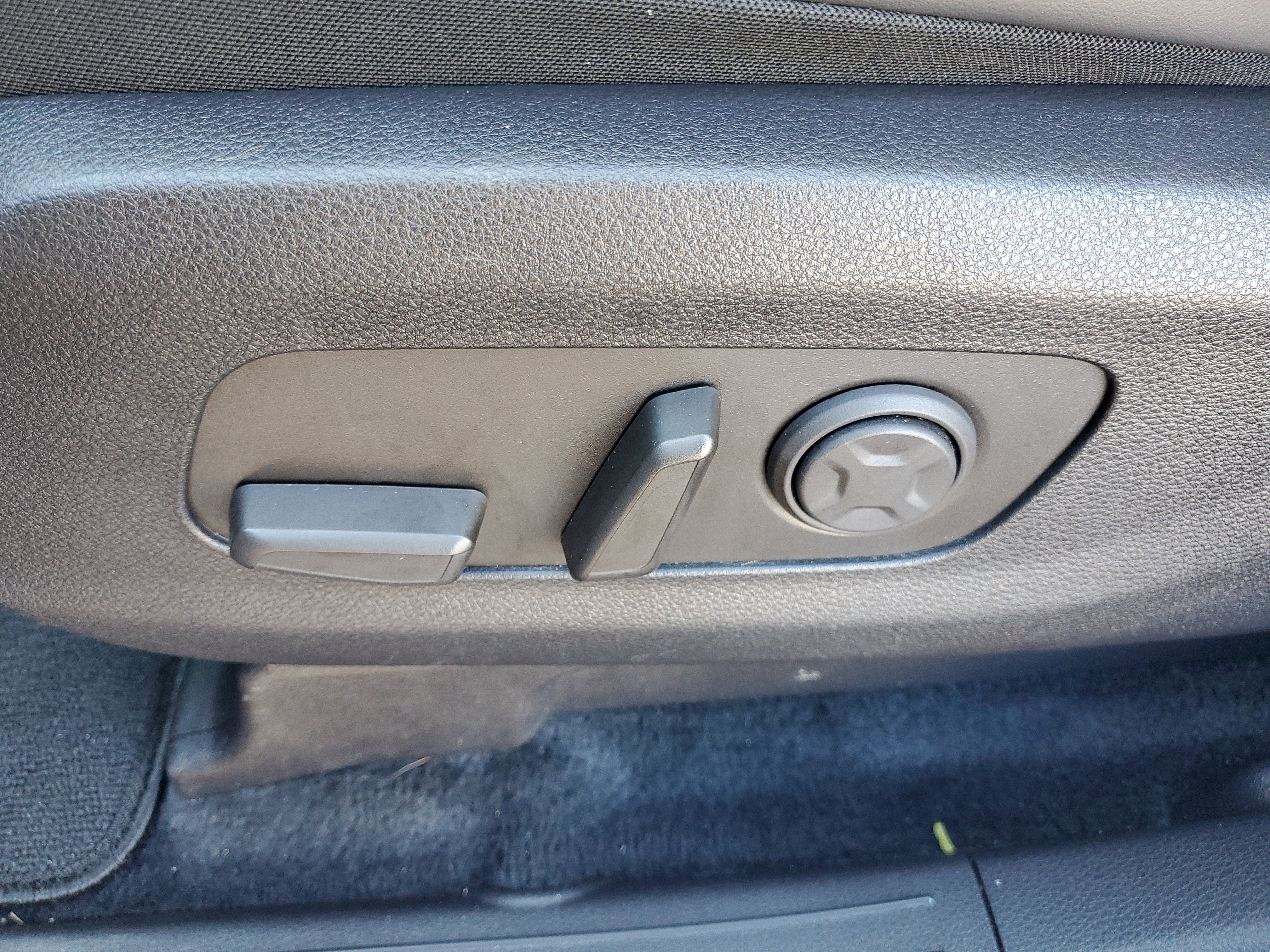 Certified 2025 Kia Carnival EX image 24