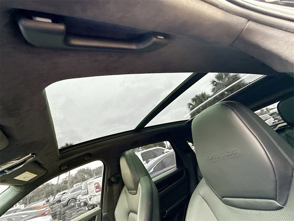 Used 2019 Porsche Cayenne Turbo w/ Premium Plus Package image 24