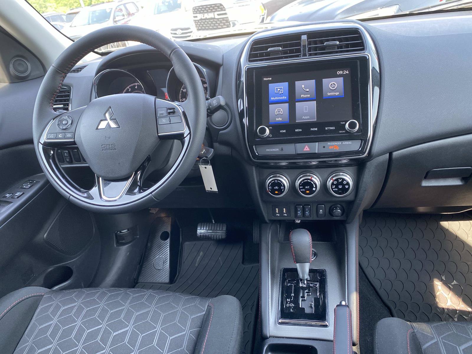 Used 2026 Mitsubishi Outlander Sport LE AWD/4WD image 12