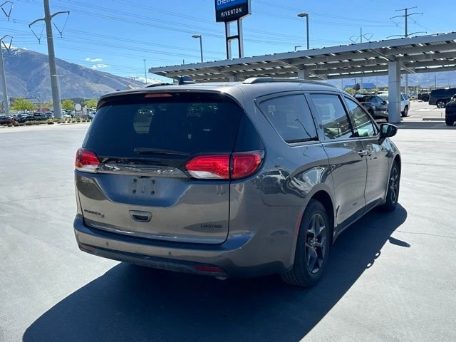 Used 2020 Chrysler Pacifica Limited w/ Advanced Safetytec Group FWD image 23