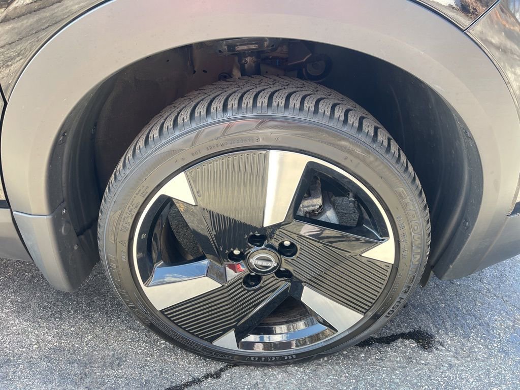 Certified 2025 Nissan Kicks SR image 9