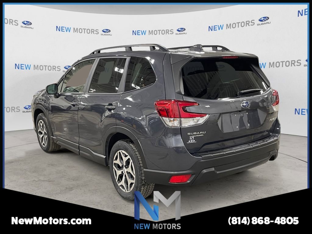 Used 2022 Subaru Forester Premium image 3