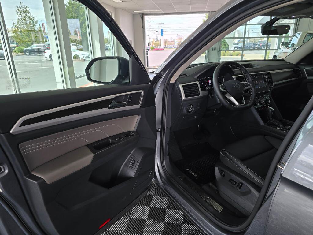 Used 2023 Volkswagen Atlas SE w/ Panoramic Sunroof Package AWD/4WD image 18