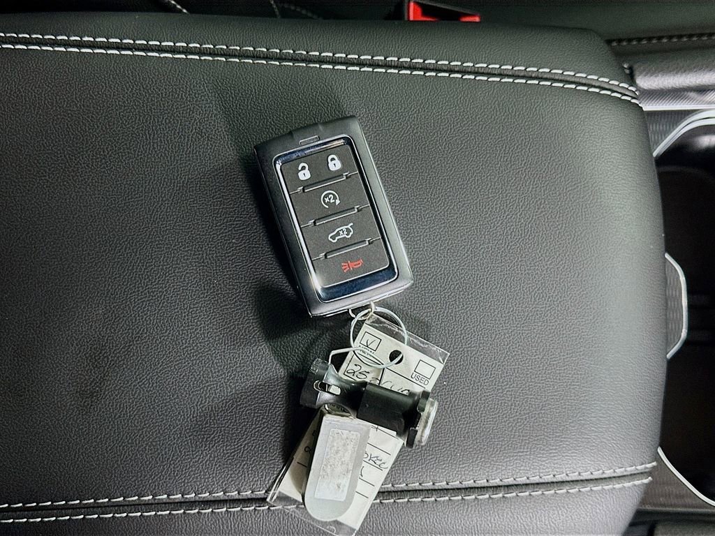 New 2025 Jeep Grand Cherokee Altitude image 20