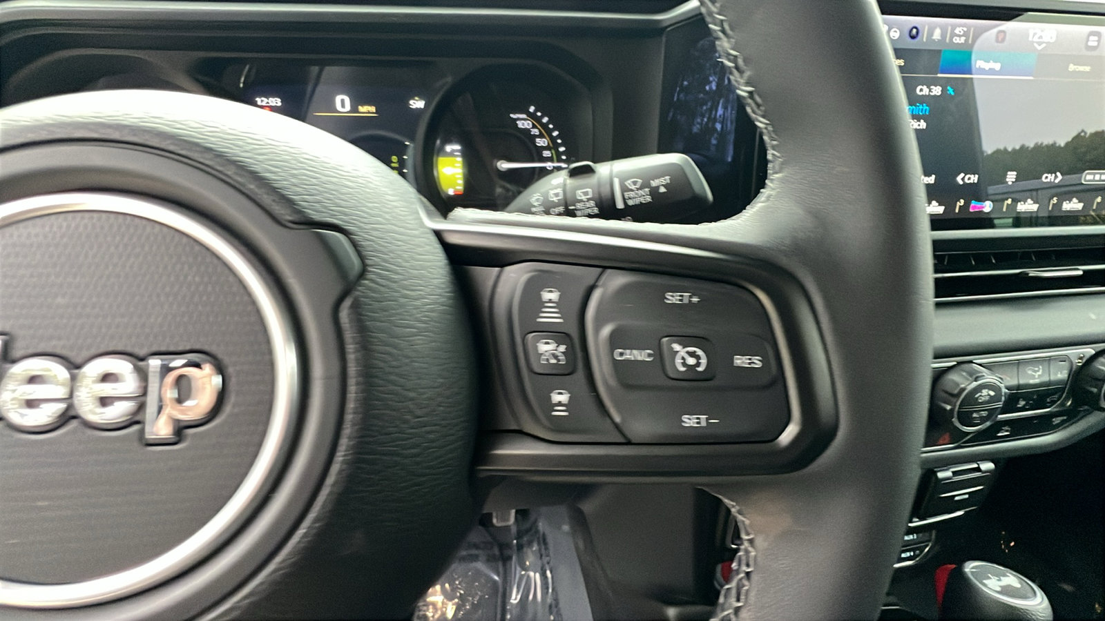 Used 2025 Jeep Wrangler Unlimited Rubicon 4xe w/ Convenience Group image 27