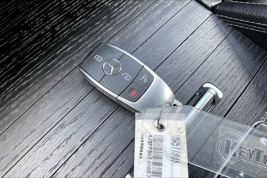 Used 2021 Mercedes-Benz GLS 450 4MATIC image 36