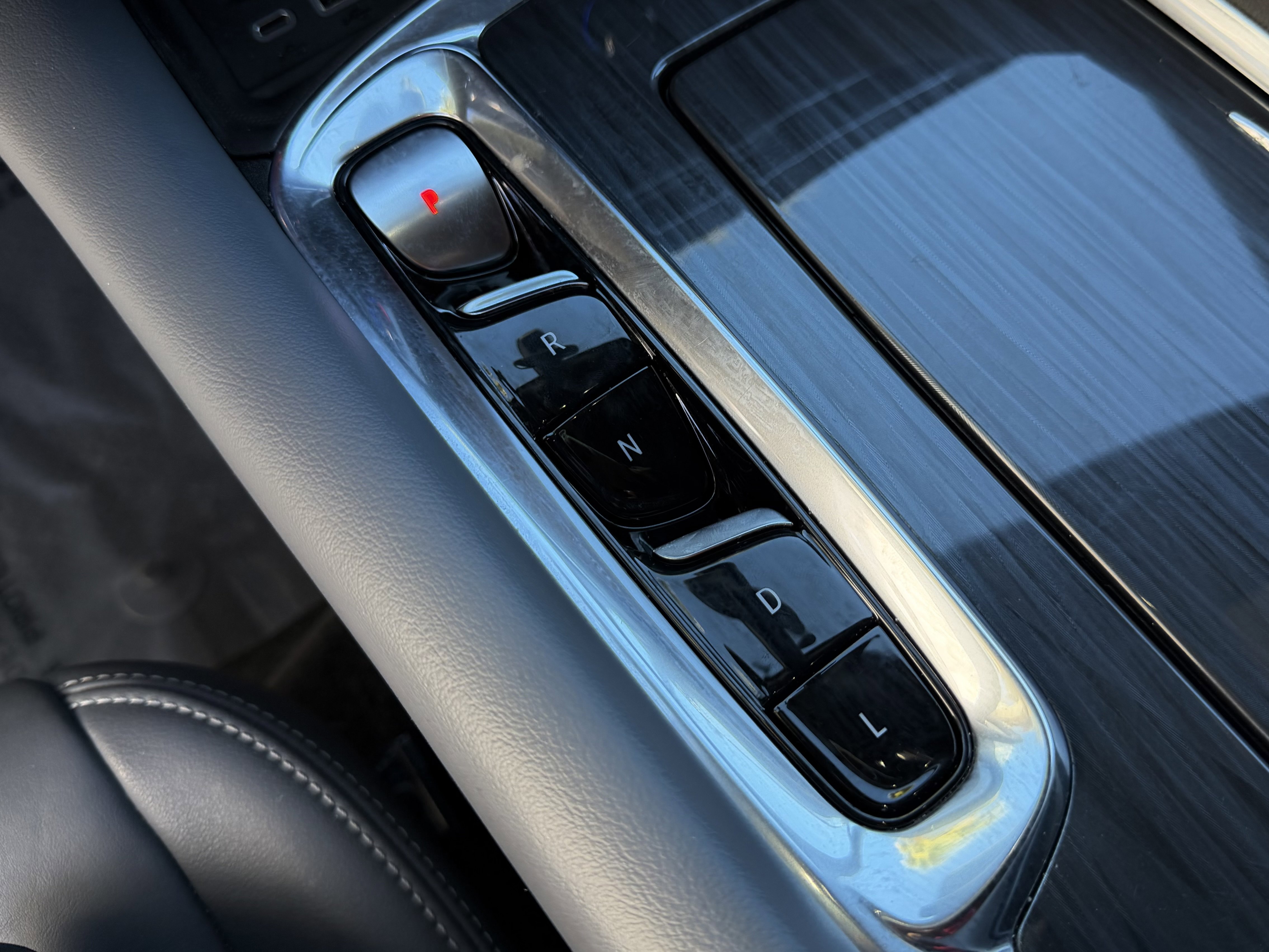 Used 2024 Buick Enclave Essence w/ Experience Buick Package image 30