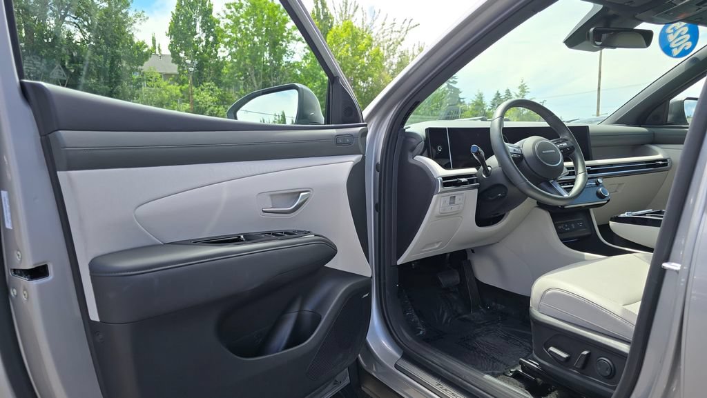 Used 2025 Hyundai Tucson Limited AWD/4WD image 19