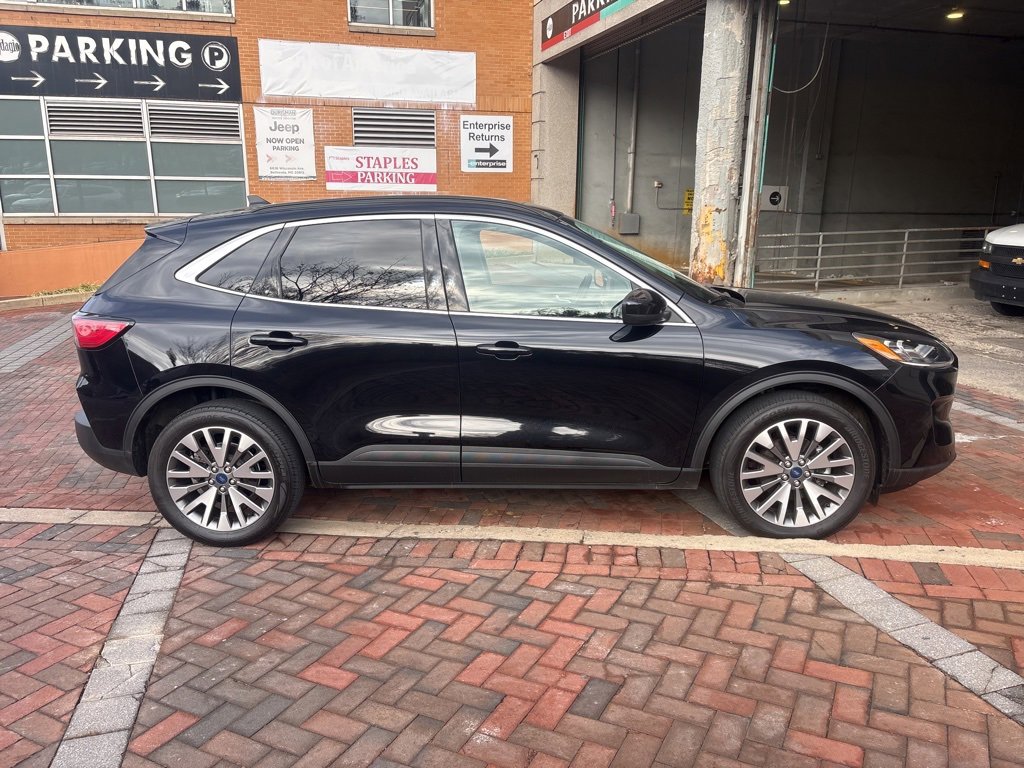 Used 2022 Ford Escape Titanium w/ Class II Trailer Tow Package image 2