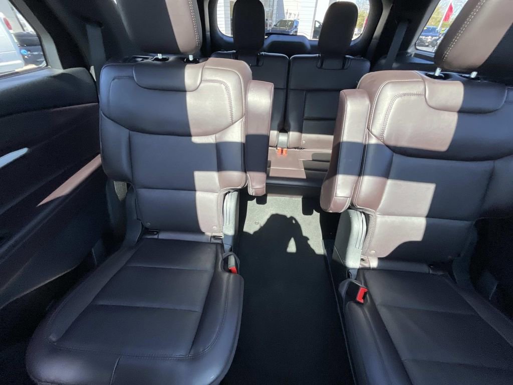 Used 2025 Ford Explorer Platinum image 30