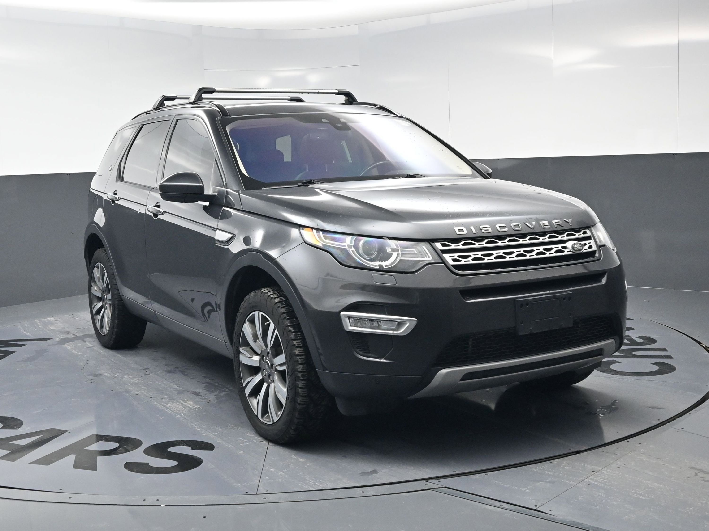 Used 2017 Land Rover Discovery Sport HSE Luxury image 3